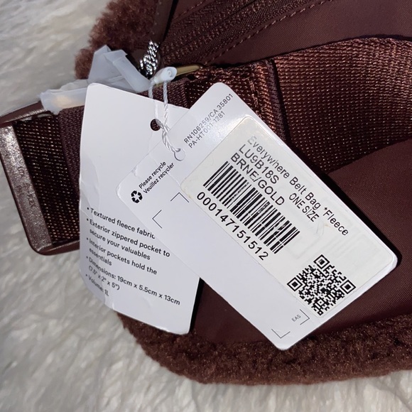 Lululemon Everywhere Belt Bag - Picture 4 of 4